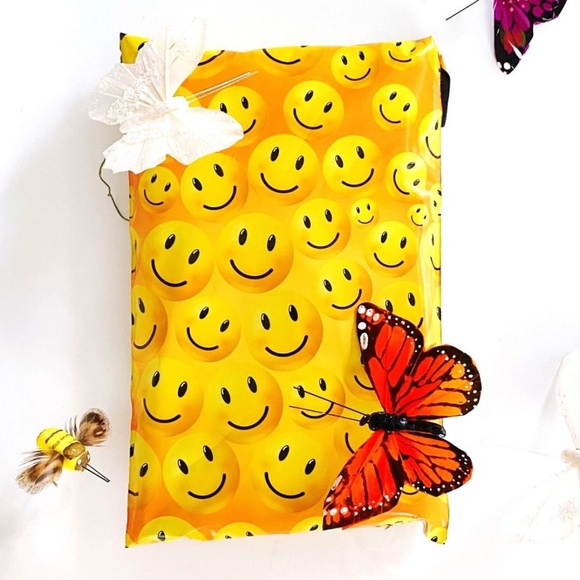 50 Happy Face Designer 6x9 polymailers - Picture 1 of 1